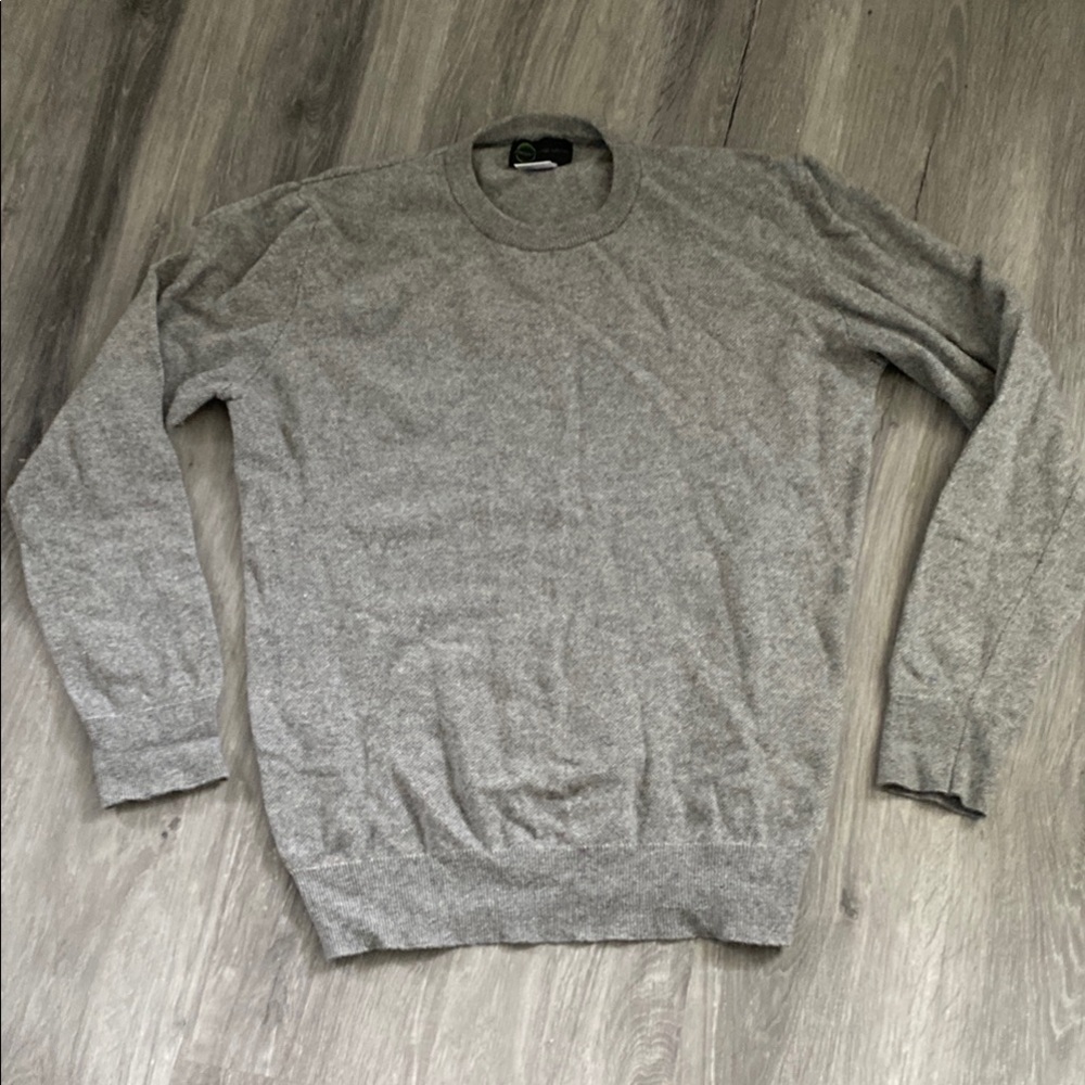 Classic Gray Crewneck Sweater with Ribbed Hem